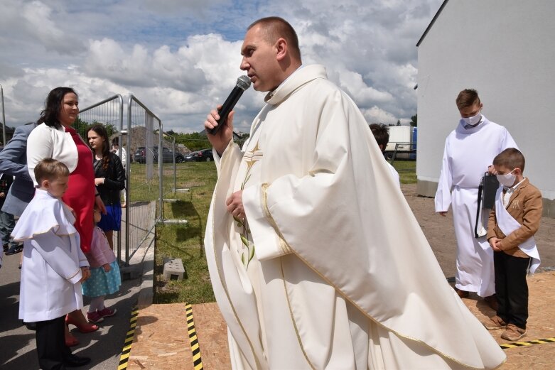  Pierwsza komunia w nowym kościele na Widoku 