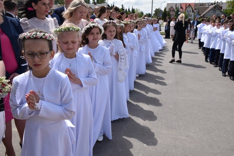  Pierwsza komunia w nowym kościele na Widoku 