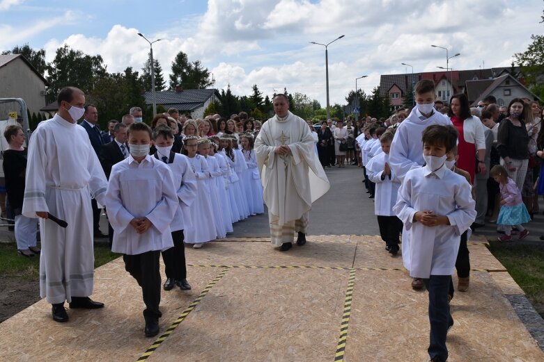  Pierwsza komunia w nowym kościele na Widoku 