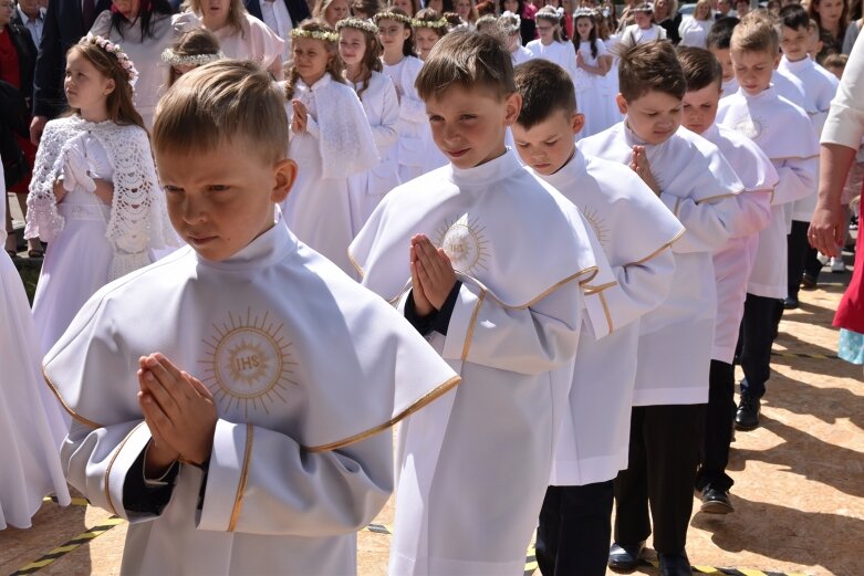  Pierwsza komunia w nowym kościele na Widoku 