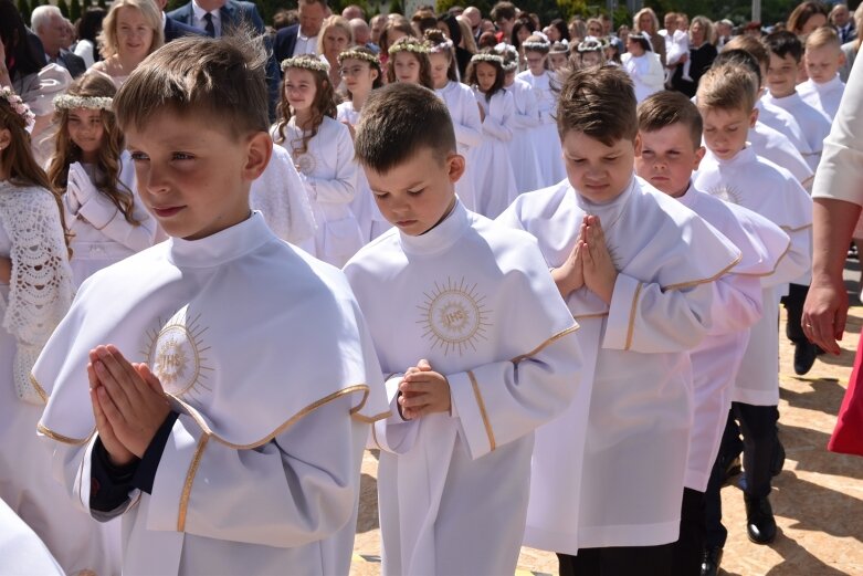  Pierwsza komunia w nowym kościele na Widoku 