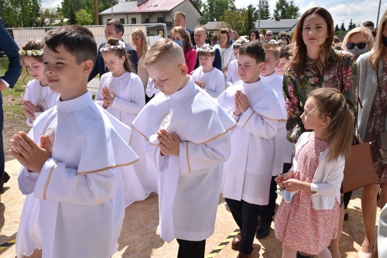  Pierwsza komunia w nowym kościele na Widoku 