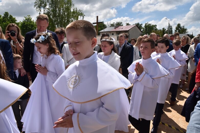  Pierwsza komunia w nowym kościele na Widoku 