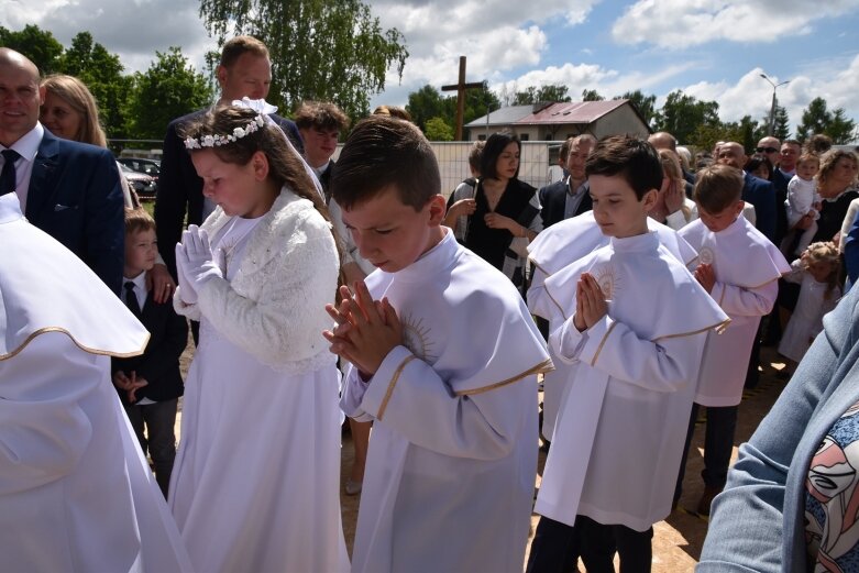  Pierwsza komunia w nowym kościele na Widoku 