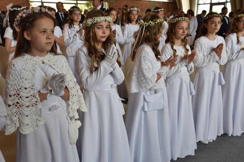  Pierwsza komunia w nowym kościele na Widoku 