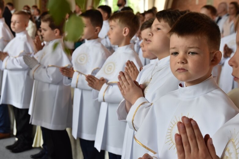  Pierwsza komunia w nowym kościele na Widoku 