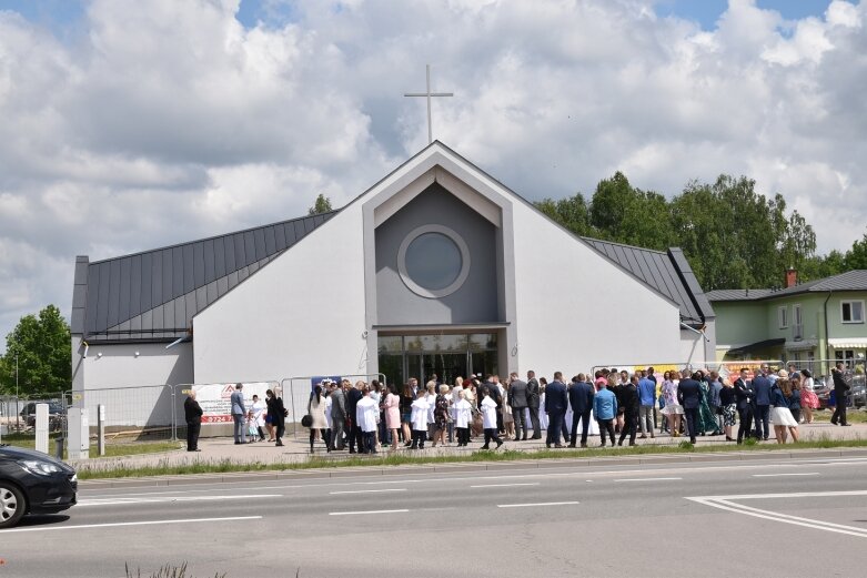  Pierwsza komunia w nowym kościele na Widoku 