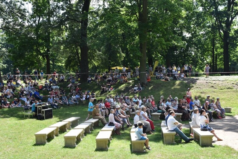  Pierwsze muzyczne śniadanie przyciągnęło do parku tłumy 