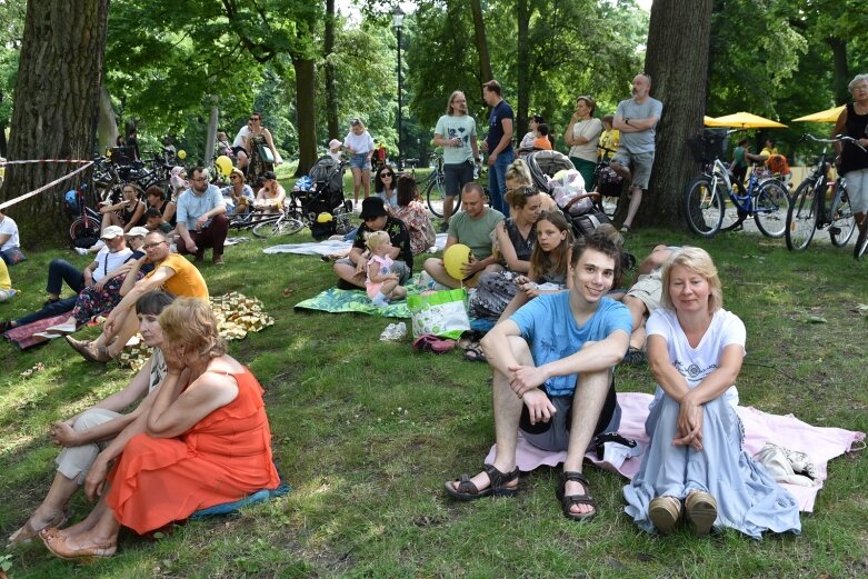  Pierwsze muzyczne śniadanie przyciągnęło do parku tłumy 