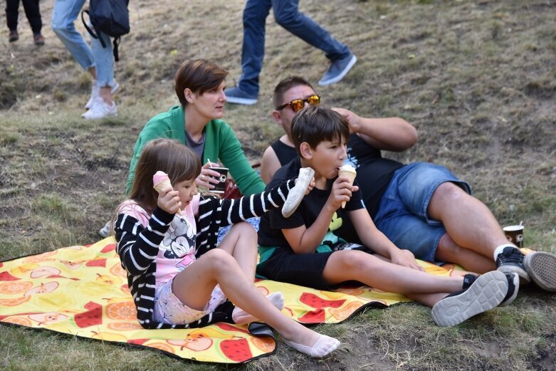  Pierwsze muzyczne śniadanie w parku 