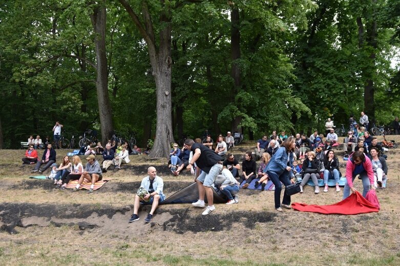  Pierwsze muzyczne śniadanie w parku 