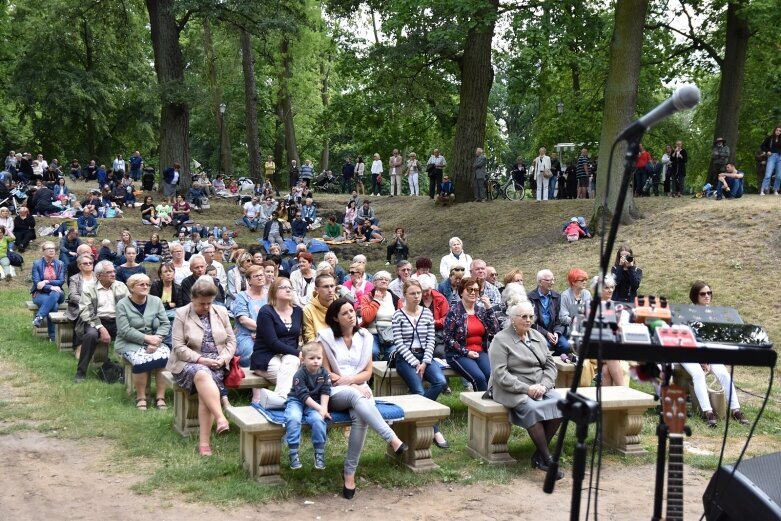  Pierwsze muzyczne śniadanie w parku 