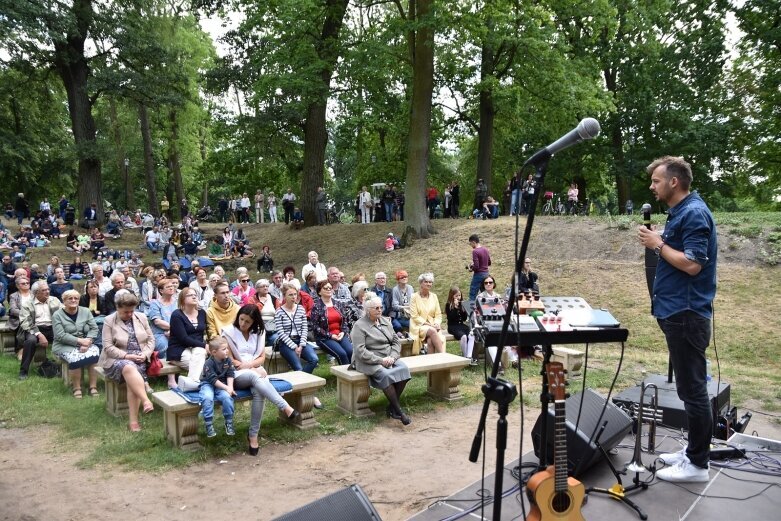  Pierwsze muzyczne śniadanie w parku 