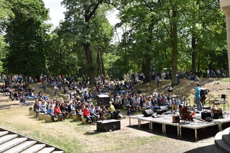  Pierwsze muzyczne śniadanie w parku 