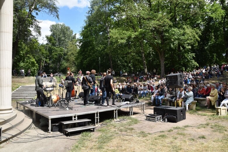  Pierwsze muzyczne śniadanie w parku 