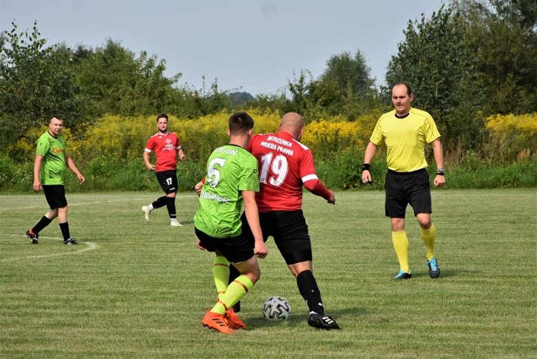  Piłkarskie derby w A Klasie pełne bramek 