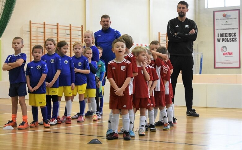  Piłkarskie emocje oraz atrakcje przygotowane przez stowarzyszenie EMKA Skierniewice 