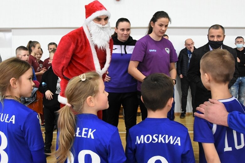  Piłkarskie emocje oraz atrakcje przygotowane przez stowarzyszenie EMKA Skierniewice 