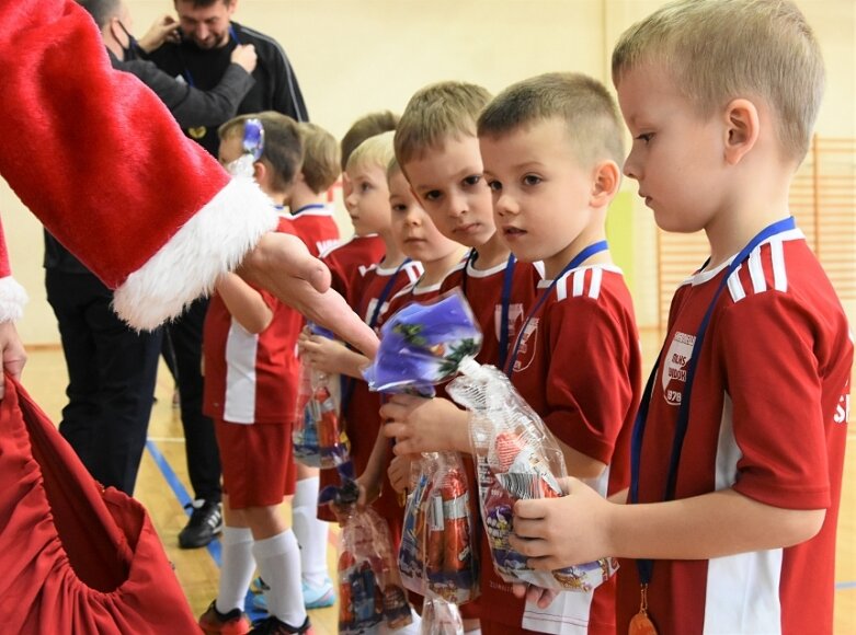  Piłkarskie emocje oraz atrakcje przygotowane przez stowarzyszenie EMKA Skierniewice 