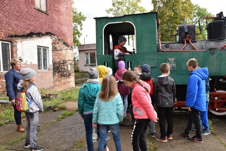  Pociąg do książek w parowozowni 