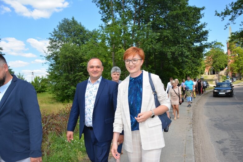  Podstawówka w Pszczonowie wreszcie ma sztandar 