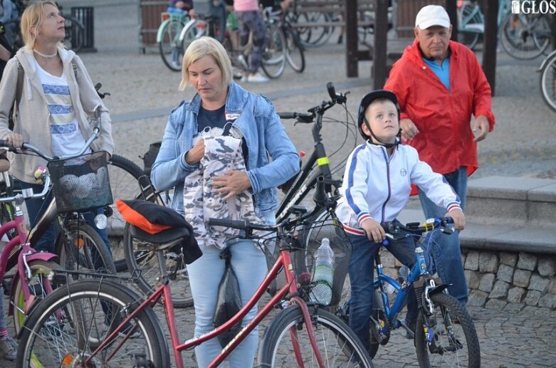  Ponad 700 uczestników w Nocnym Przejeździe Rowerowym 