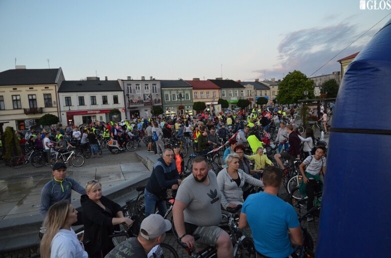  Ponad 700 uczestników w Nocnym Przejeździe Rowerowym 