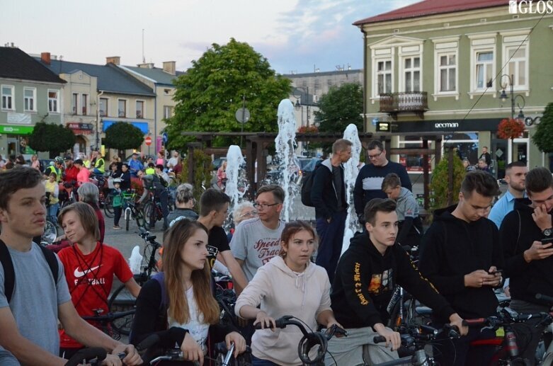  Ponad 700 uczestników w Nocnym Przejeździe Rowerowym 