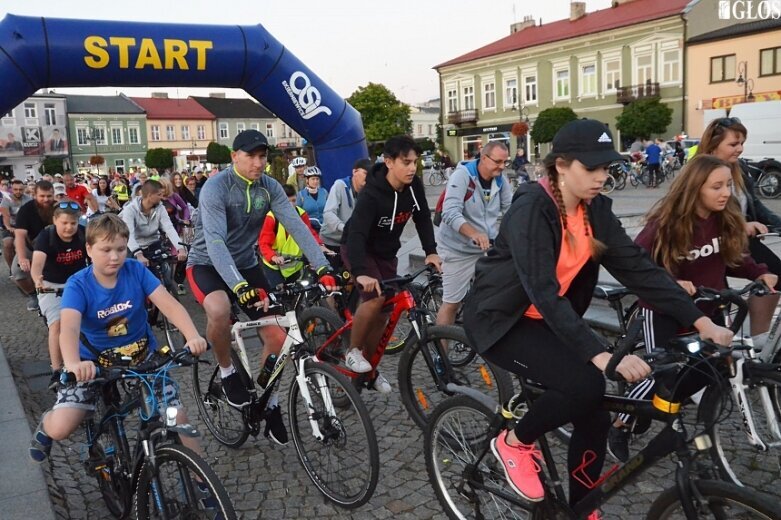  Ponad 700 uczestników w Nocnym Przejeździe Rowerowym 