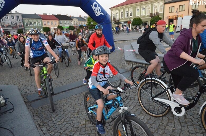  Ponad 700 uczestników w Nocnym Przejeździe Rowerowym 