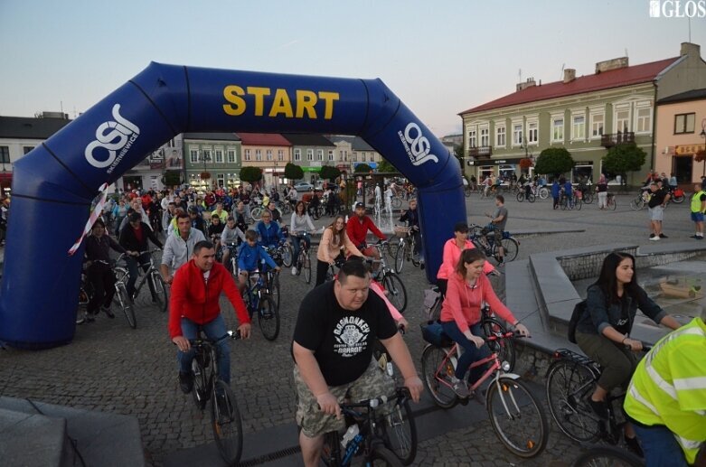  Ponad 700 uczestników w Nocnym Przejeździe Rowerowym 