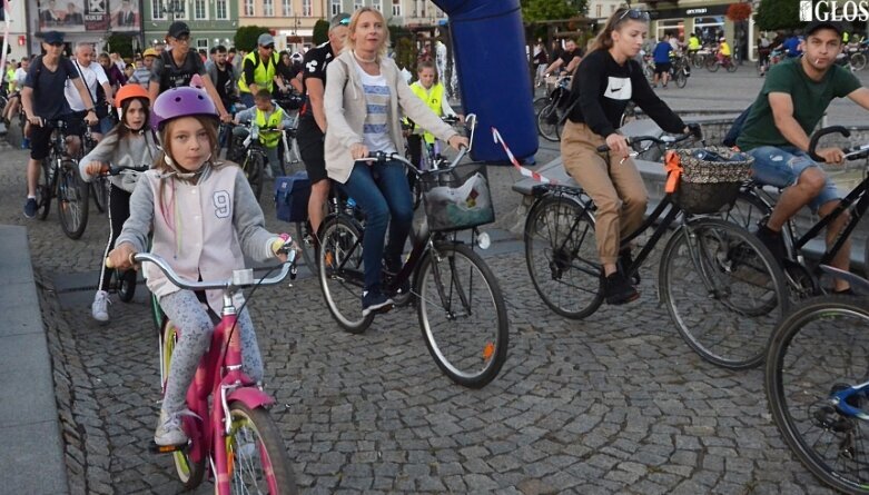  Ponad 700 uczestników w Nocnym Przejeździe Rowerowym 