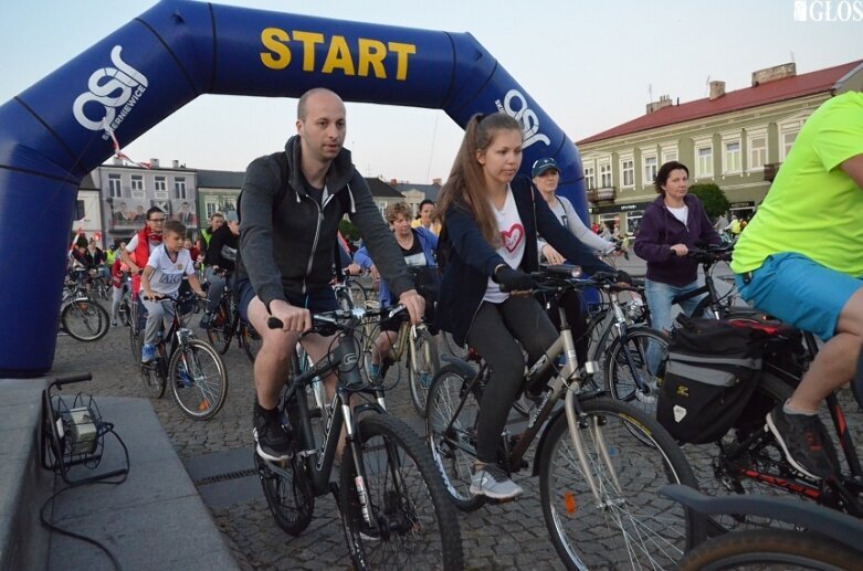  Ponad 700 uczestników w Nocnym Przejeździe Rowerowym 