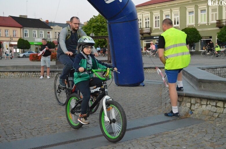  Ponad 700 uczestników w Nocnym Przejeździe Rowerowym 