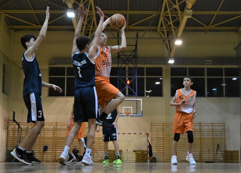  Porażki juniorów starszych i kadetów AZS, wygrana kadetek Ósemki 