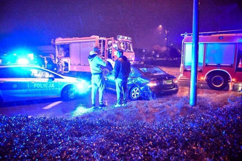  Porsche i saab zderzyły się na skrzyżowaniu Mszczonowskiej i Pomologicznej 