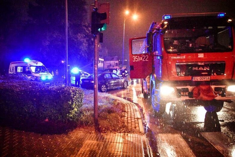  Porsche i saab zderzyły się na skrzyżowaniu Mszczonowskiej i Pomologicznej 