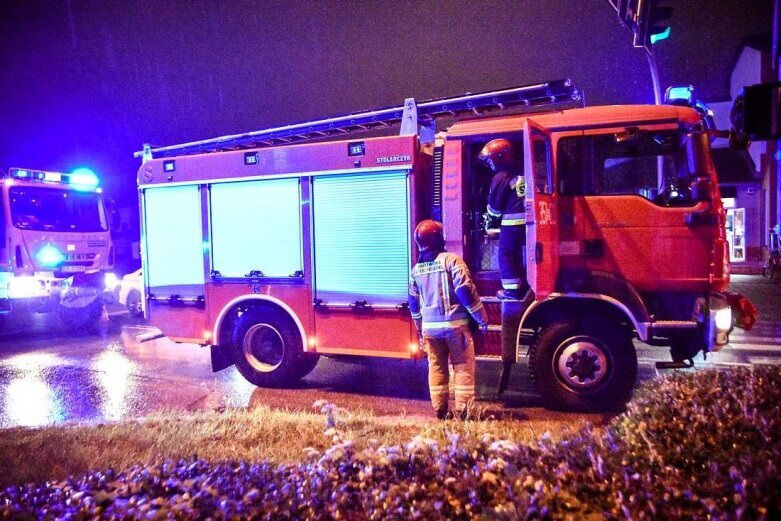  Porsche i saab zderzyły się na skrzyżowaniu Mszczonowskiej i Pomologicznej 