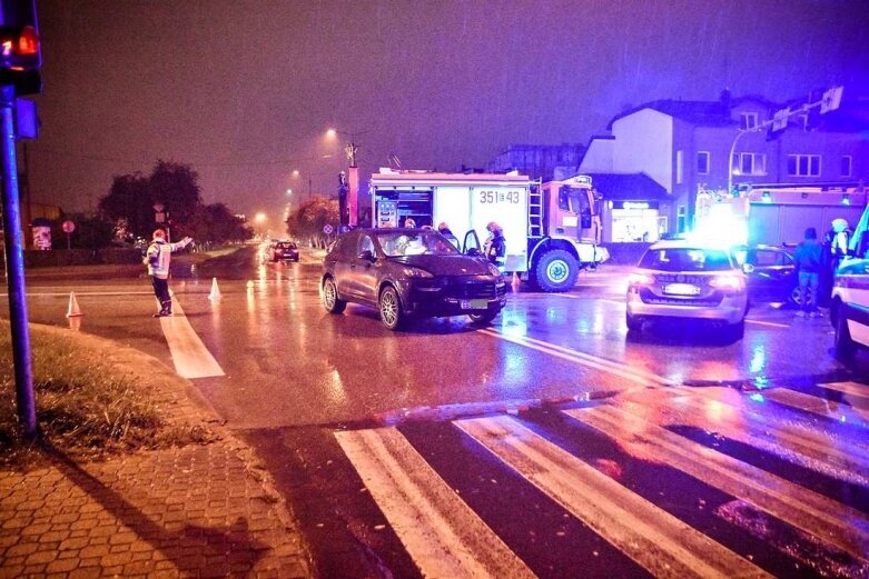  Porsche i saab zderzyły się na skrzyżowaniu Mszczonowskiej i Pomologicznej 