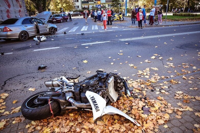  Poważny wypadek pod starostwem w Skierniewicach 