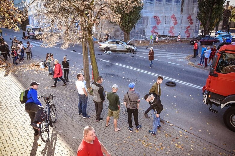  Poważny wypadek pod starostwem w Skierniewicach 