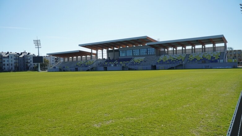  Prace przy budowie stadionu miejskiego na ostatniej prostej 