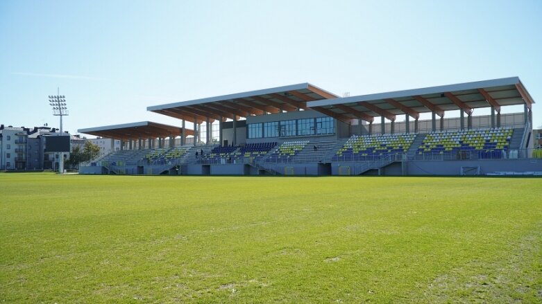  Prace przy budowie stadionu miejskiego na ostatniej prostej 