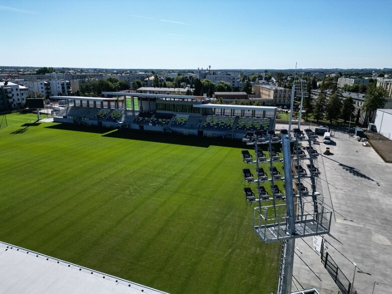  Prace przy budowie stadionu miejskiego na ostatniej prostej 