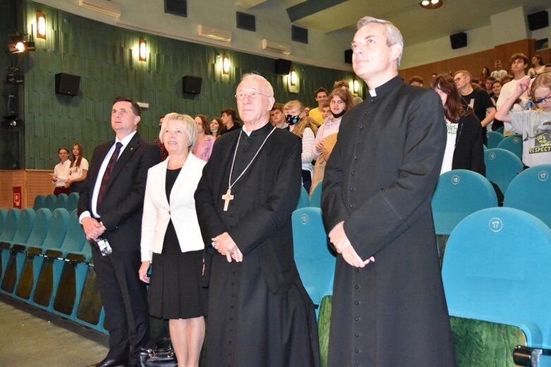  Premiera filmu o Wyszyńskim z udziałem biskupa Andrzeja Franciszka Dziuby  