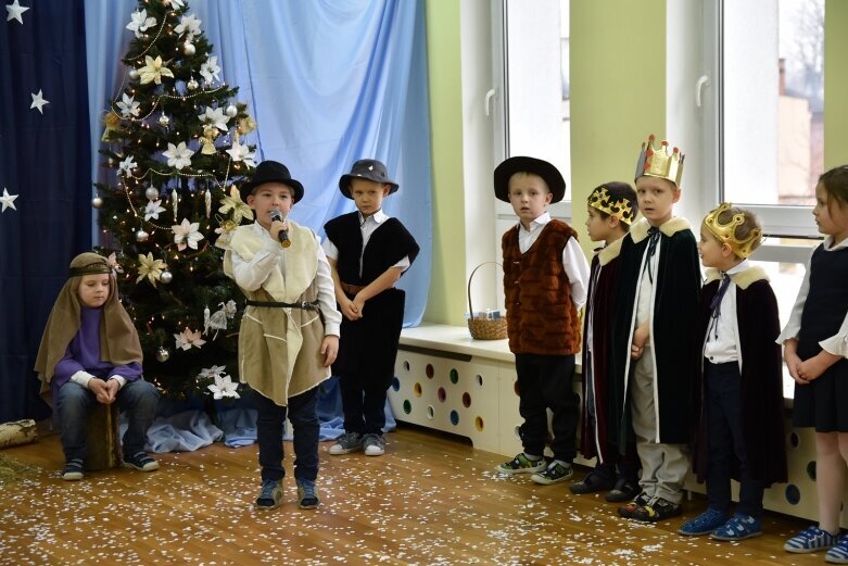  Przedszkolaki przypomniały historię narodzenia Dzieciątka Jezus w Betlejem 