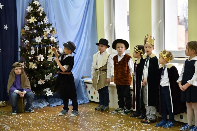  Przedszkolaki przypomniały historię narodzenia Dzieciątka Jezus w Betlejem 