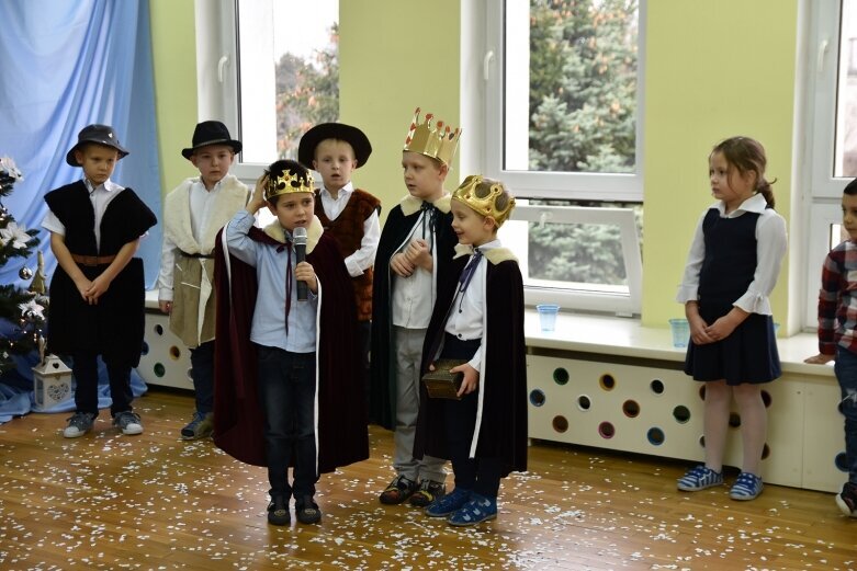  Przedszkolaki przypomniały historię narodzenia Dzieciątka Jezus w Betlejem 