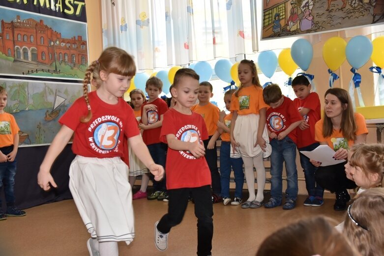  Przedszkolaki swojemu miastu na urodziny 