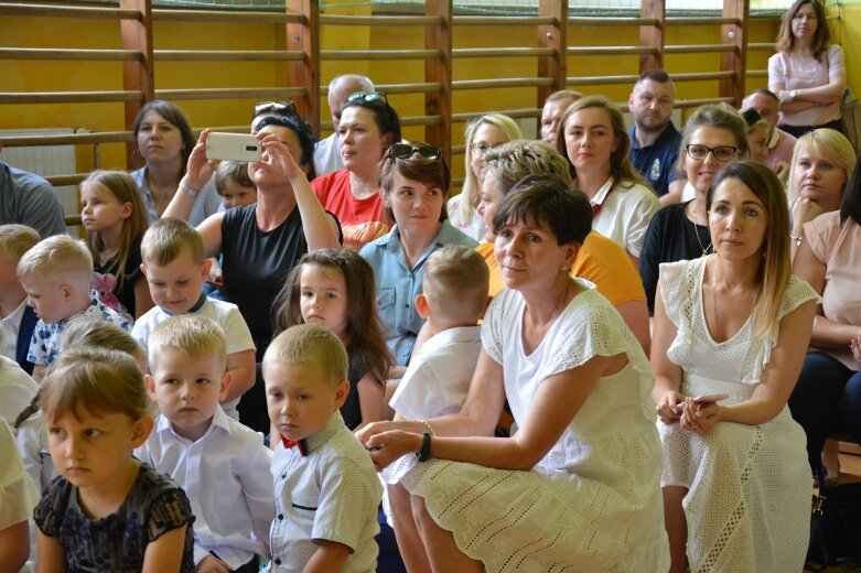  Przedszkolaki zakończyły pierwszy etap edukacji polonezem 